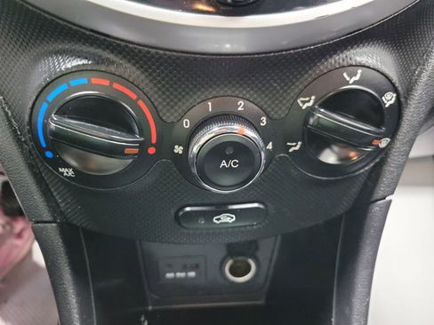 Used 2013 Hyundai Accent SE image 44