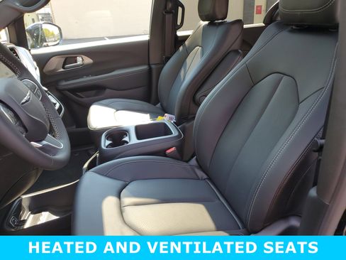 New 2026 Chrysler Pacifica Select image 26