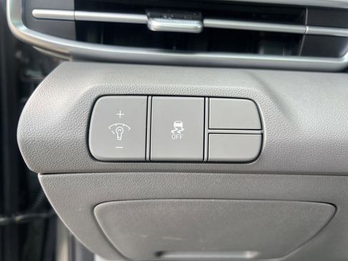 New 2025 Hyundai Elantra SEL image 18