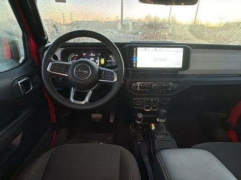 Used 2025 Jeep Wrangler Unlimited Sahara w/ Safety Group image 9