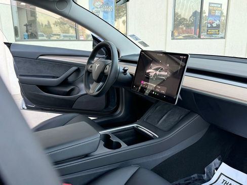 Used 2023 Tesla Model 3 Standard Range image 25