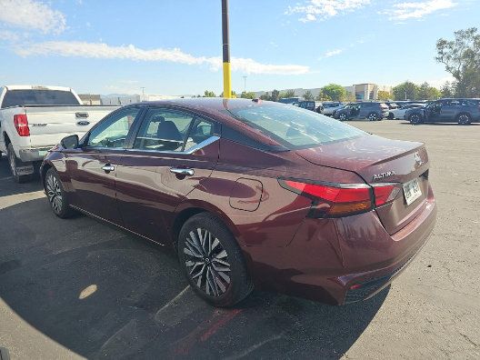 Used 2024 Nissan Altima 2.5 SV FWD image 4