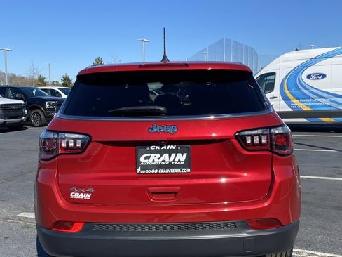 Used 2024 Jeep Compass Sport image 6