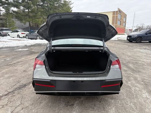 Used 2025 Hyundai Elantra Limited image 32