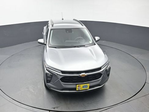 Used 2025 Chevrolet Trax LT FWD image 37