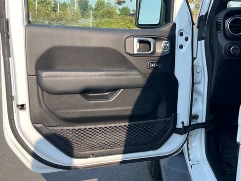 Used 2020 Jeep Wrangler Unlimited Sahara AWD/4WD image 17