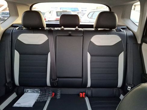 New 2025 Volkswagen Taos SEL AWD/4WD image 13