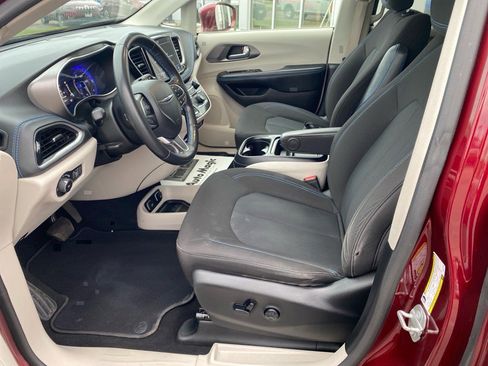 Used 2021 Chrysler Pacifica Touring w/ Cold Weather Group image 9