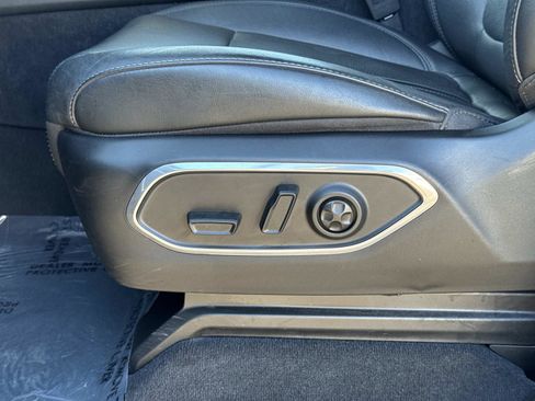 Used 2023 Jeep Wagoneer L Series III w/ Preferred Equipment Group image 20