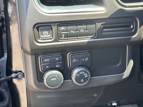 Used 2024 Chevrolet Tahoe LT AWD/4WD image 31