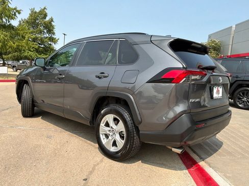 Used 2019 Toyota RAV4 XLE w/ Carpet Mat Package FWD image 8