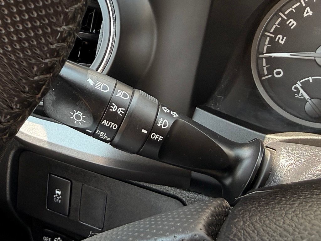 Used 2021 Toyota Tacoma TRD Off-Road w/ TRD Premium Off Road Package AWD/4WD image 31