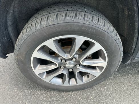 Used 2018 Jeep Grand Cherokee Limited w/ Trailer Tow Group IV image 6