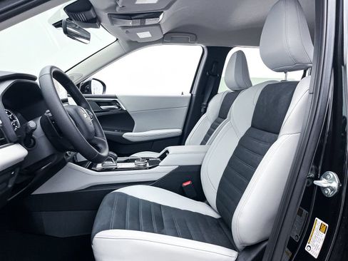 New 2025 Mitsubishi Outlander SE image 12