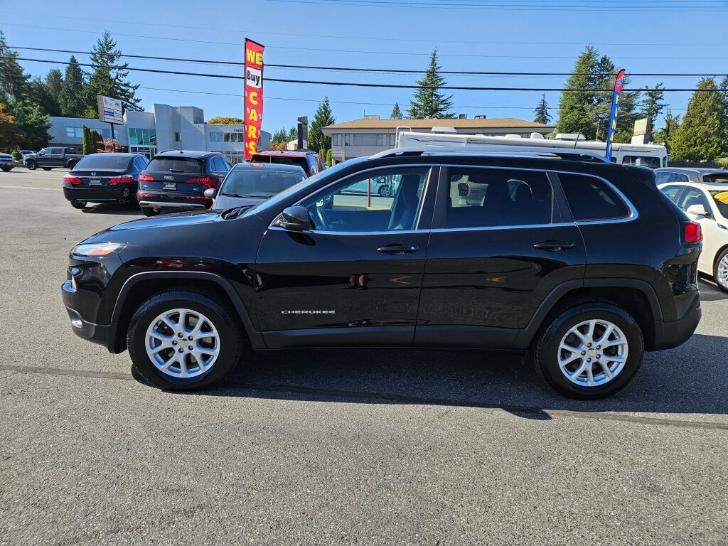 Used 2017 Jeep Cherokee Latitude w/ Cold Weather Group AWD/4WD image 7