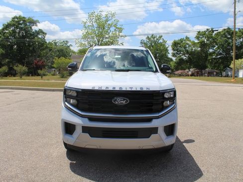 New 2026 Ford Expedition Platinum w/ Driver's Package AWD/4WD image 9