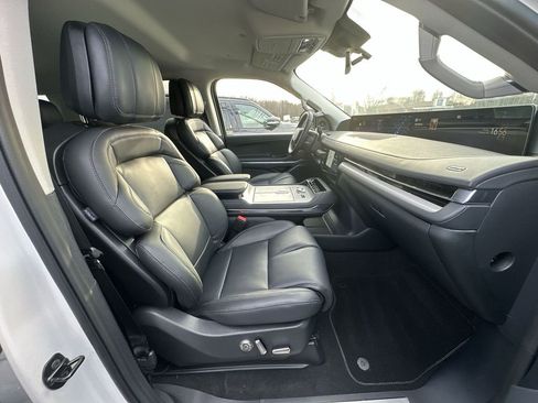 New 2026 Lincoln Navigator L Premier AWD/4WD image 25