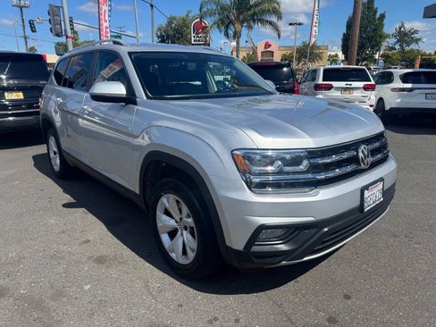 Used 2018 Volkswagen Atlas SE FWD image 2