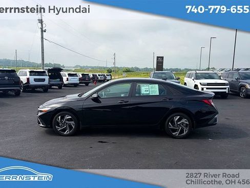 Used 2025 Hyundai Elantra Sport FWD image 4