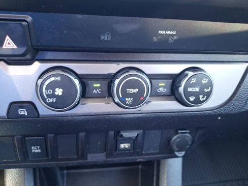 Used 2022 Toyota Tacoma SR image 25