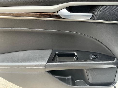 Used 2016 Ford Fusion SE w/ Equipment Group 202A FWD image 16