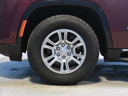 Used 2022 Jeep Wagoneer Series I AWD/4WD image 24