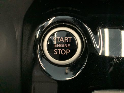 New 2025 Nissan Versa SR w/ Trunk Package image 32