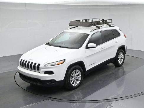 Used 2017 Jeep Cherokee Latitude FWD image 38