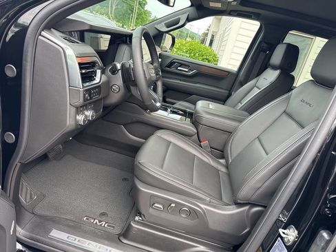 Used 2026 GMC Yukon Denali w/ Sun & Power Step Package AWD/4WD image 19