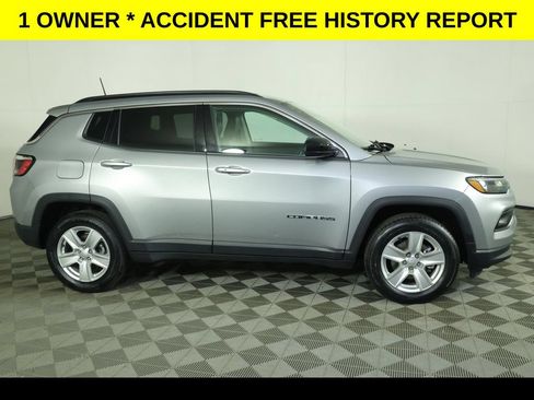 Used 2022 Jeep Compass Latitude w/ Convenience Group AWD/4WD image 2