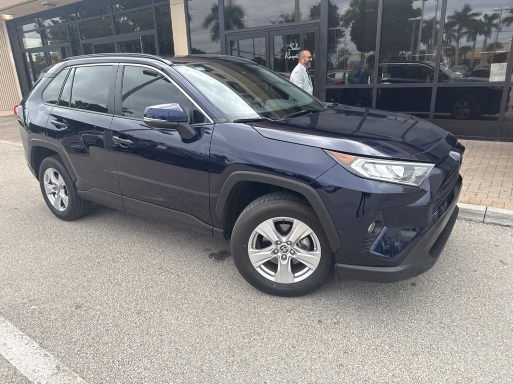 Used 2021 Toyota RAV4 XLE w/ Convenience Package FWD image 1