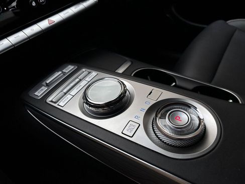 Used 2024 Genesis GV70 2.5T w/ Advanced Package AWD/4WD image 19