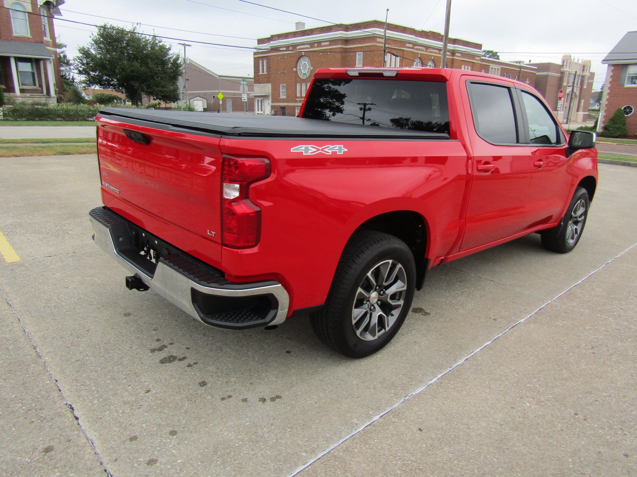 Used 2025 Chevrolet Silverado 1500 LT AWD/4WD image 3