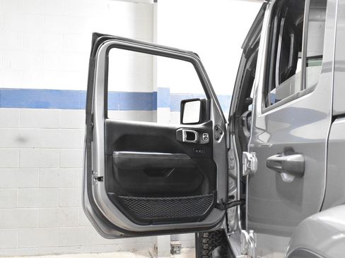 Used 2019 Jeep Wrangler Unlimited Sahara w/ Quick Order Package 24M Moab AWD/4WD image 9