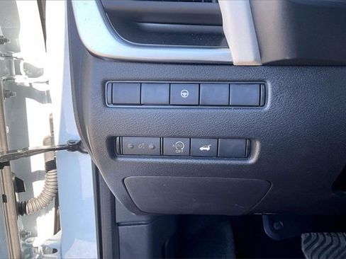 Certified 2025 Nissan Rogue SV image 27