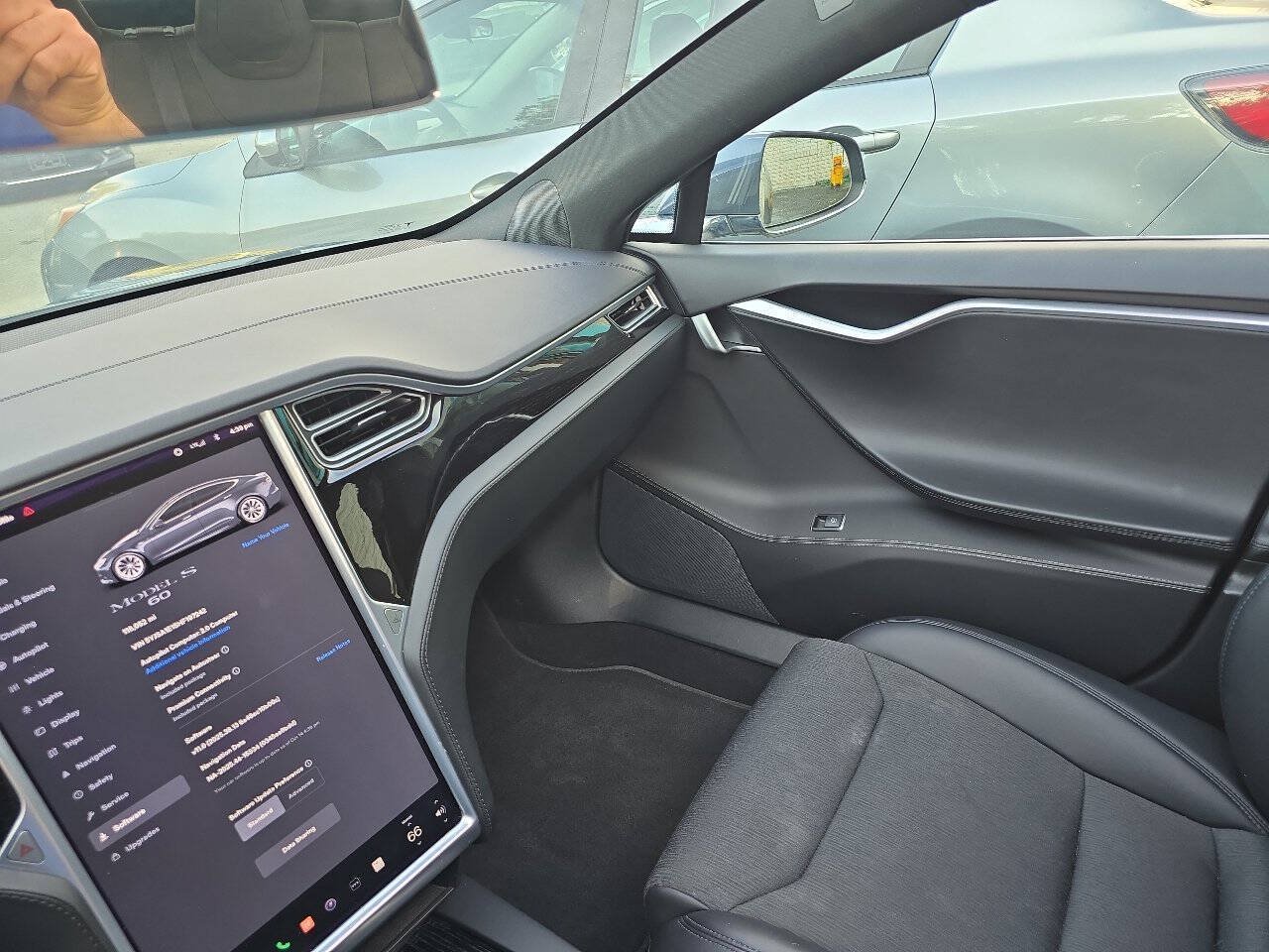 Used 2017 Tesla Model S 60 RWD image 38