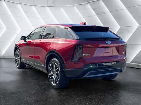 Certified 2025 Cadillac Optiq Sport 2 w/ LPO, Floor Liner Package AWD/4WD image 4