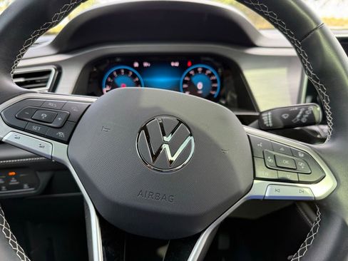 Used 2025 Volkswagen Atlas Cross Sport SE AWD/4WD image 23