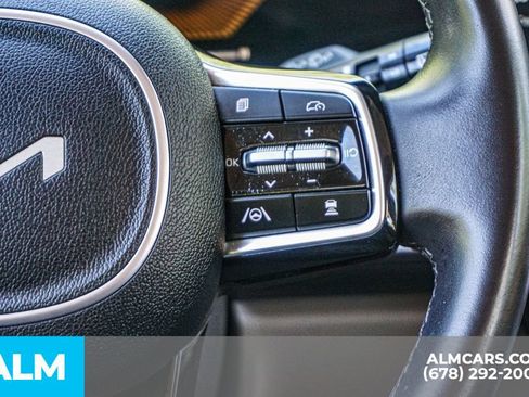 Used 2025 Kia Carnival FWD image 32