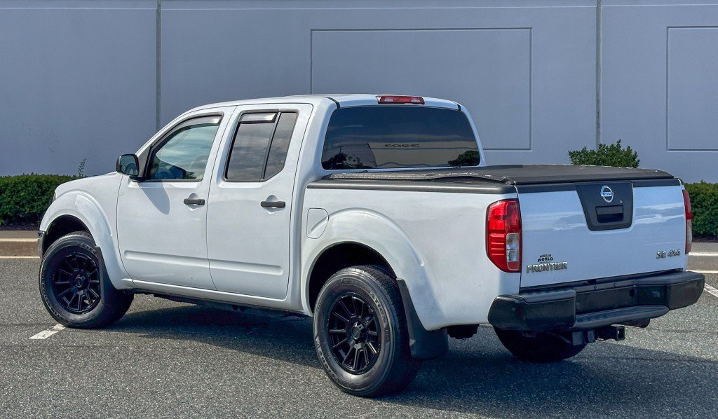 Used 2007 Nissan Frontier SE w/ Power Pkg AWD/4WD image 14
