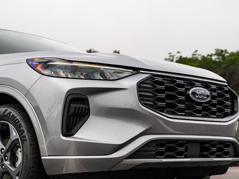 Used 2023 Ford Escape ST-Line w/ Tech Pack #1 FWD image 10