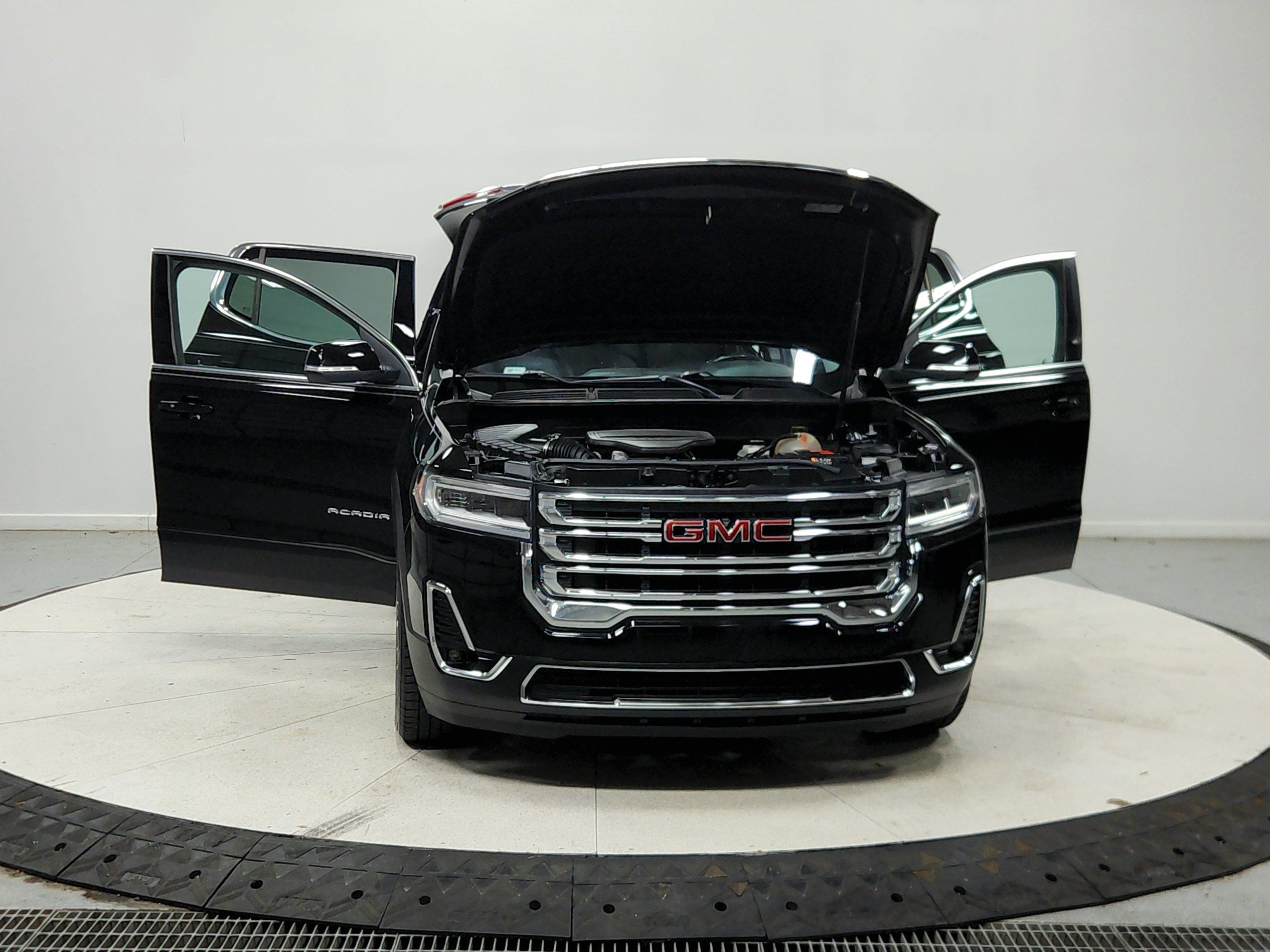 Used 2020 GMC Acadia SLT w/ LPO, Black Accent Package FWD image 11