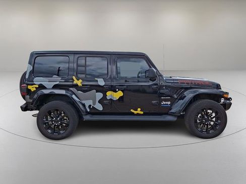 Used 2021 Jeep Wrangler Unlimited Sahara w/ Cold Weather Group AWD/4WD image 12