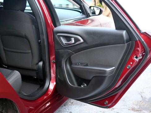 Used 2015 Chrysler 200 Limited FWD image 40