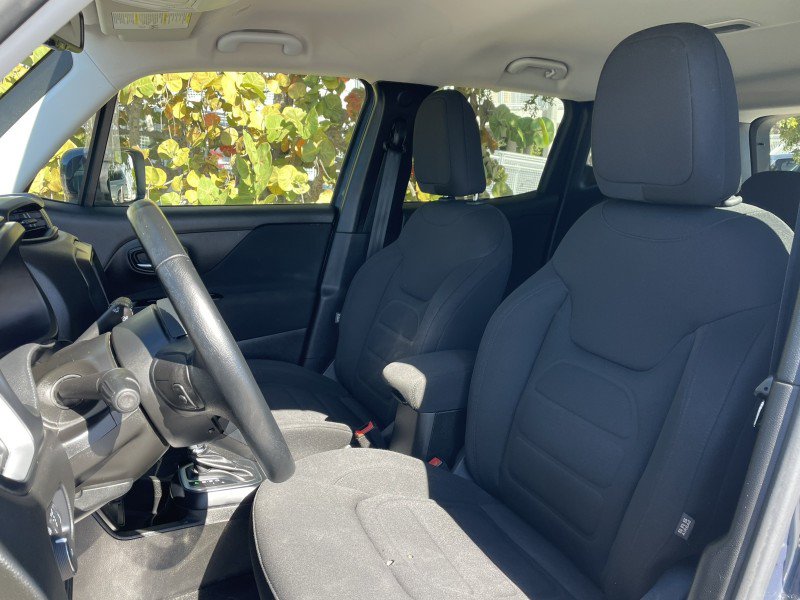 Used 2021 Jeep Renegade Latitude w/ Convenience Group AWD/4WD image 2