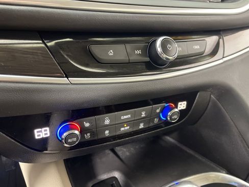 Used 2018 Buick Enclave Premium image 34