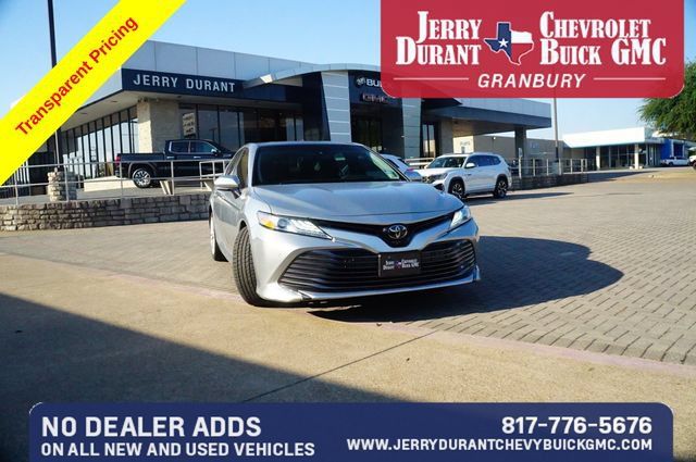 Used 2018 Toyota Camry XLE FWD image 2