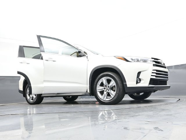 Used 2018 Toyota Highlander Limited AWD/4WD image 46
