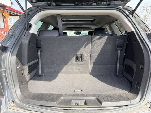 Used 2011 Buick Enclave CXL image 4