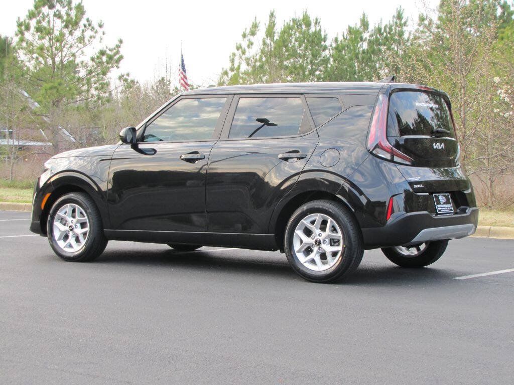 Used 2024 Kia Soul LX w/ Option Group 015 FWD image 10